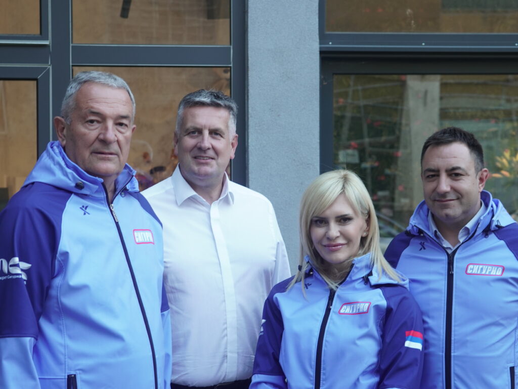 Svečano otvorena kancelarija Pokreta Sigurna Srpska u Foči dsc08641